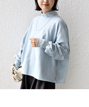 《予約》【WEB限定】〈手洗い可能〉モックネック 袖 フリル デザイン ミニ 裏毛 プルオーバー