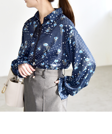 《予約》quaranciel:〈洗濯機可能〉ドット フラワー プリント リボンタイ シャツ