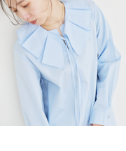 《予約》quaranciel:〈洗濯機可能〉タックカラー 2way キーネック シャツ ブラウス