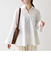 《予約》SHIPS any:〈洗濯機可能〉フラワー モチーフ Aライン スキッパー シャツ ブラウス