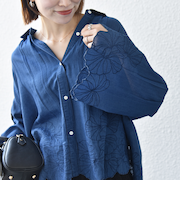 《予約》SHIPS any:〈手洗い可能〉シアー デニム フラワー エンブロ タック シャツ