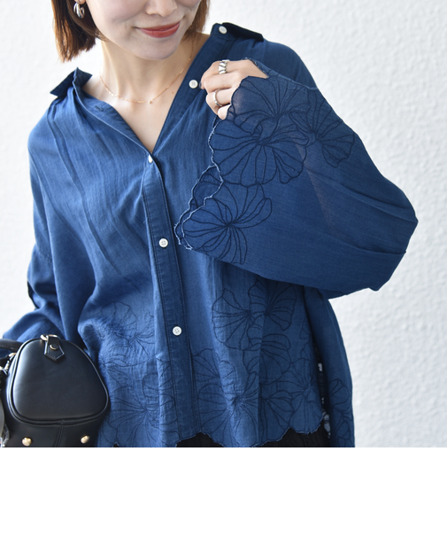 《予約》SHIPS any:〈手洗い可能〉シアー デニム フラワー エンブロ タック シャツ