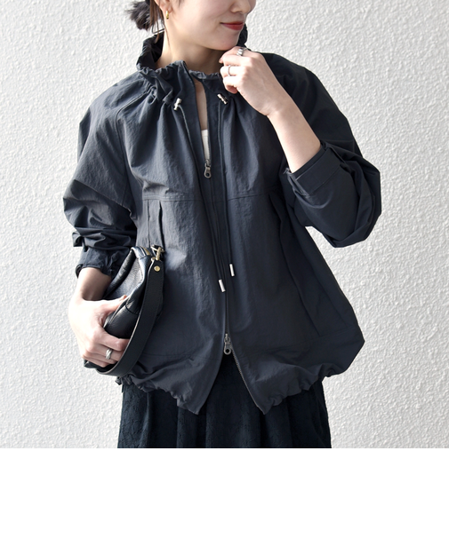 《予約》SHIPS any:〈洗濯機可能〉ナイロン タスラン ギャザー スタンドカラー ブルゾン