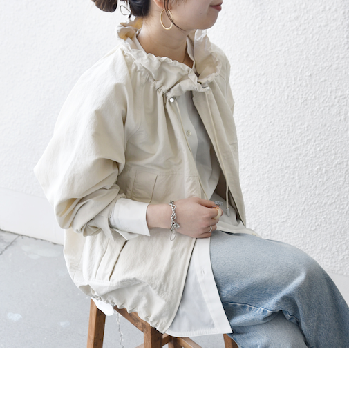 《予約》SHIPS any:〈洗濯機可能〉ナイロン タスラン ギャザー スタンドカラー ブルゾン