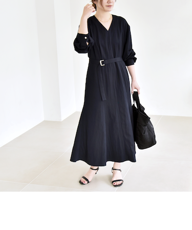 《予約》quaranciel:〈洗濯機可能〉ツイル Vネック ベルト フレア ワンピース