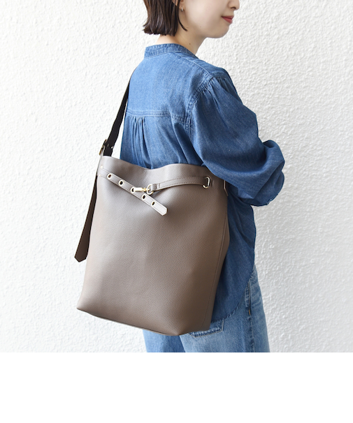 《予約》【WEB限定】ハトメ ベルト ワンショルダー バッグ M