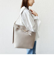 《予約》【WEB限定】ハトメ ベルト ワンショルダー バッグ M