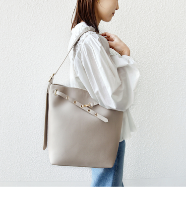 《予約》【WEB限定】ハトメ ベルト ワンショルダー バッグ M