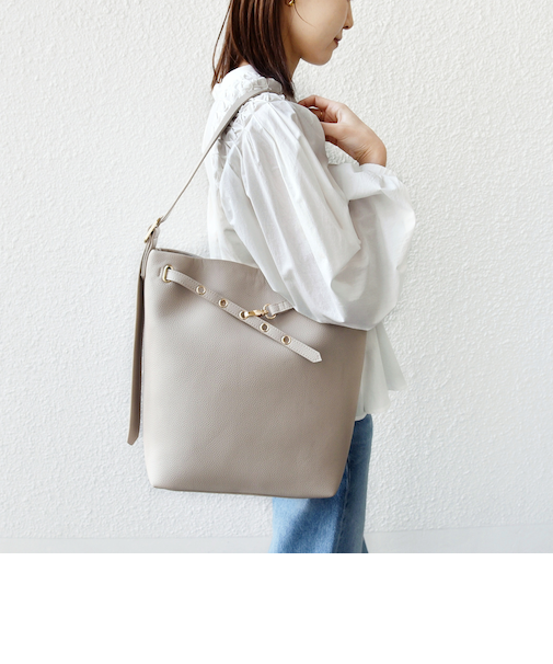 《予約》【WEB限定】ハトメ ベルト ワンショルダー バッグ M