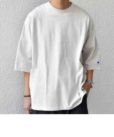 【SHIPS any別注】Champion: ロゴ刺繍 ドルマン キャンプポケット Tシャツ◆