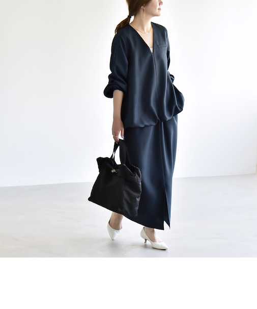 《予約》quaranciel:〈洗濯機可能〉Vネック ブラウス & Iライン スカート セットアップ