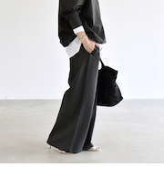 《予約》quaranciel:〈洗濯機可能〉ライト ポンチ ロゴ刺繍 スウェット パンツ