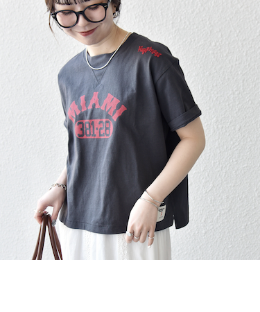 《予約》【SHIPS any別注】Collegiate Pacific:〈洗濯機可能〉V ガゼット プリント & 刺繍 Tシャツ