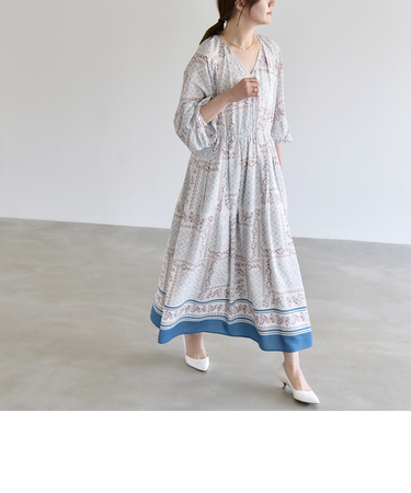 《予約》quaranciel:〈洗濯機可能〉フラワー スカーフ プリント Vネック フレア ワンピース