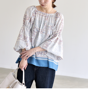 《予約》quaranciel:〈洗濯機可能〉フラワー スカーフ プリント ギャザー パフ ブラウス