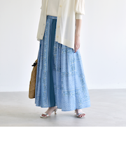 《予約》quaranciel:〈洗濯機可能〉フラワー スカーフ プリント ギャザー フレア スカート