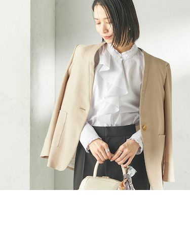 《予約》〈手洗い可能〉パール モチーフ ボタン フリル ブラウス