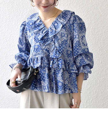 《予約》SHIPS any:〈洗濯機可能〉バンダナ プリント カシュクール フリル ブラウス