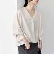 《予約》quaranciel:〈洗濯機可能〉Vネック ギャザーヘム ブラウス