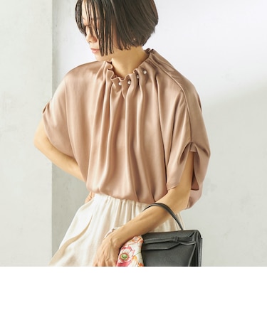 《予約》【一部WEB限定】〈手洗い可能〉パール モチーフ ネック ギャザー ドルマン ブラウス