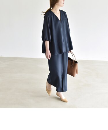 《予約》quaranciel:〈洗濯機可能〉Vネック 6分袖 ブラウス & Iライン スカート セットアップ