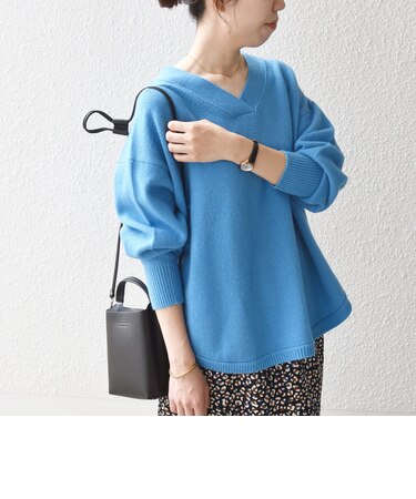 《予約》〈手洗い可能〉AQUA カシミヤ ミックス Vネック ラウンドヘム プルオーバー ニット