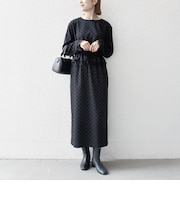 〈洗濯機可能〉フロッキー ドット レース ペプラム ワンピース ［NAVY BLUE］
