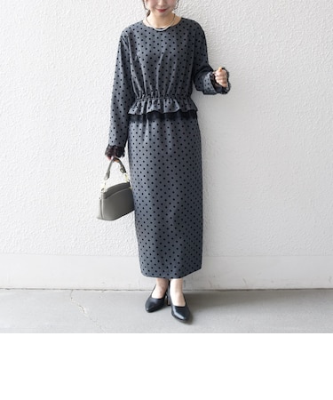 〈洗濯機可能〉フロッキー ドット レース ペプラム ワンピース ［NAVY BLUE］