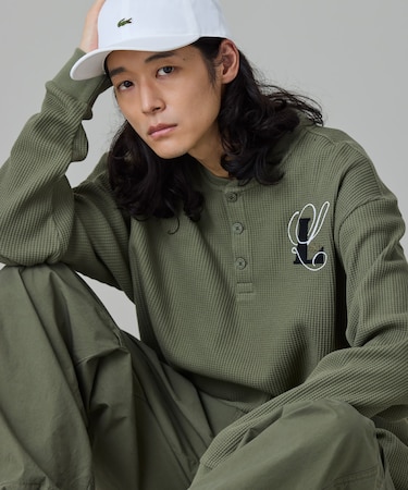 【オンライン限定】LACOSTE オーバーサイズ ワンポイント刺繍ロゴ ヘンリーネック長袖Tシャツ / ワッフルカットソー