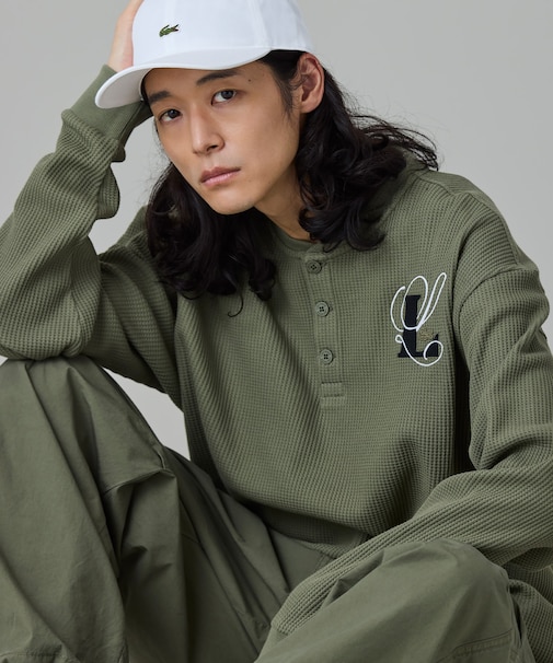 【オンライン限定】LACOSTE オーバーサイズ ワンポイント刺繍ロゴ ヘンリーネック長袖Tシャツ / ワッフルカットソー
