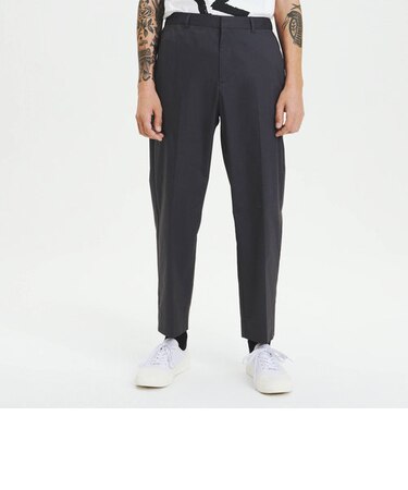 吸水速乾 タックボリュームテーパードパンツ