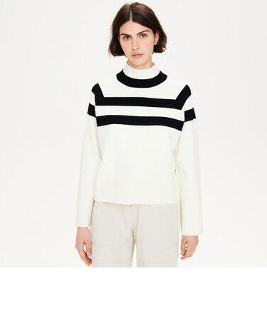 スタンドカラーセーター