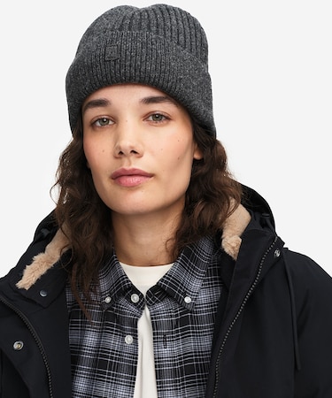 ロゴ刺繍ビーニー