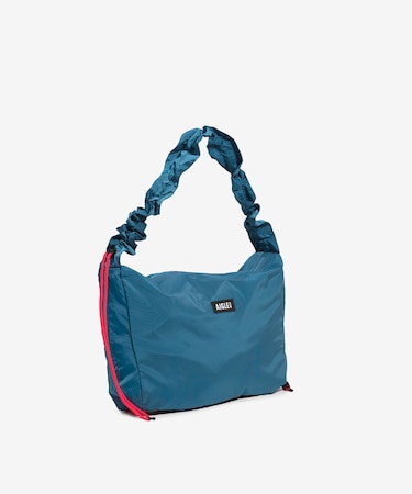 撥水 ライト＆コンパクト ショルダーバッグ 10L