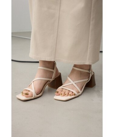 ナロークロスストラップサンダル