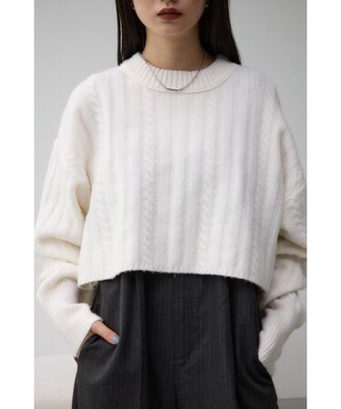 ショートケーブルニットトップス