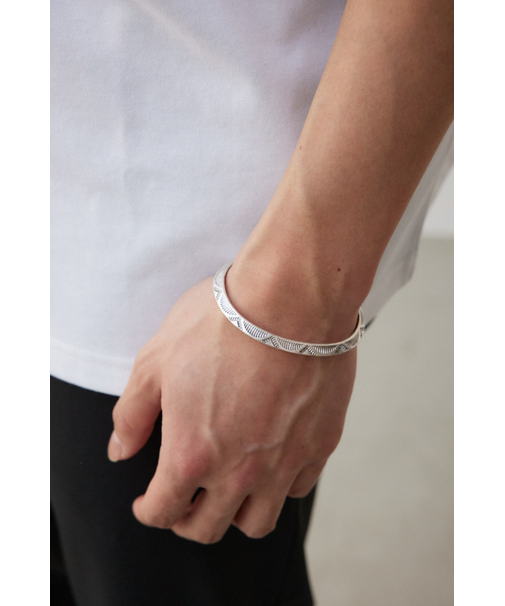 ネイティブバングル