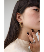 リボンモチーフピアス