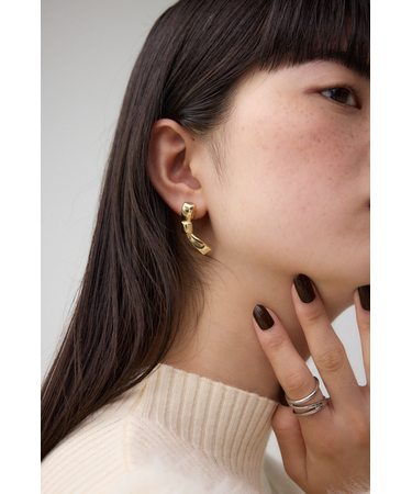リボンモチーフピアス