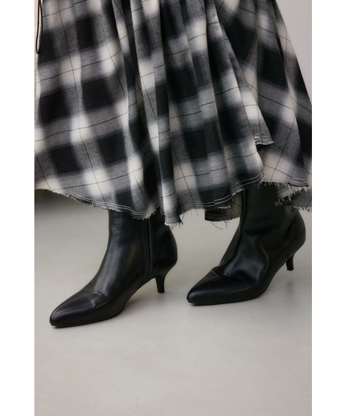 ポインテッドトゥブーツ