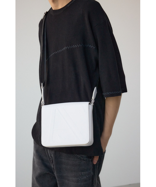 ロゴエンボスショルダーバッグ