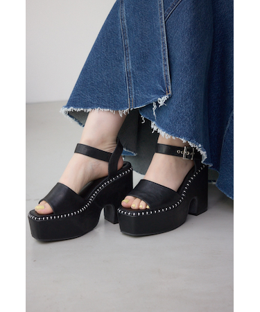 【堀田茜さん着用アイテム】ステッチデザインプラットフォームサンダル