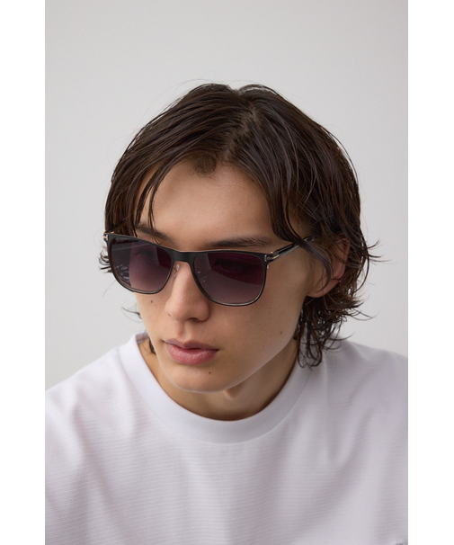 スクエアフレームアイウェア