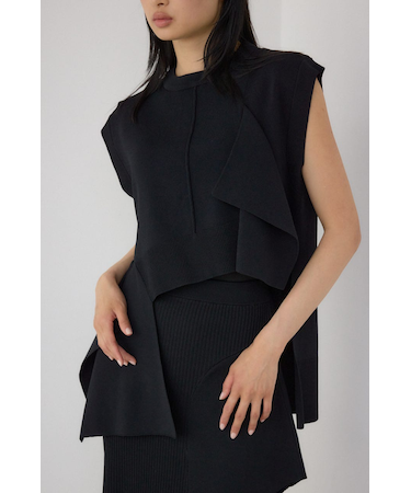 【PLUS】アシンメトリードレープニットベスト