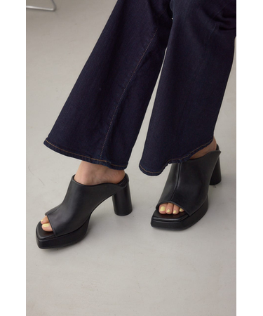 スクエアトゥプラットフォームミュールサンダル