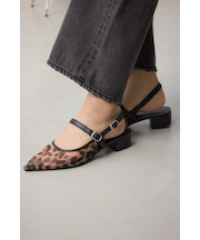 ベルテッドシアーパンプス