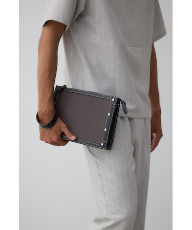 スタッズクラッチバッグ