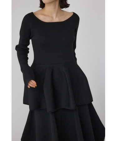 【PLUS】オフショルダーペプラムニット