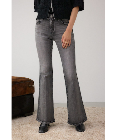 AZUL DENIM センタープレスセミフレアデニム