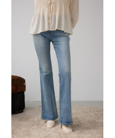 AZUL DENIM センタープレスセミフレアデニム